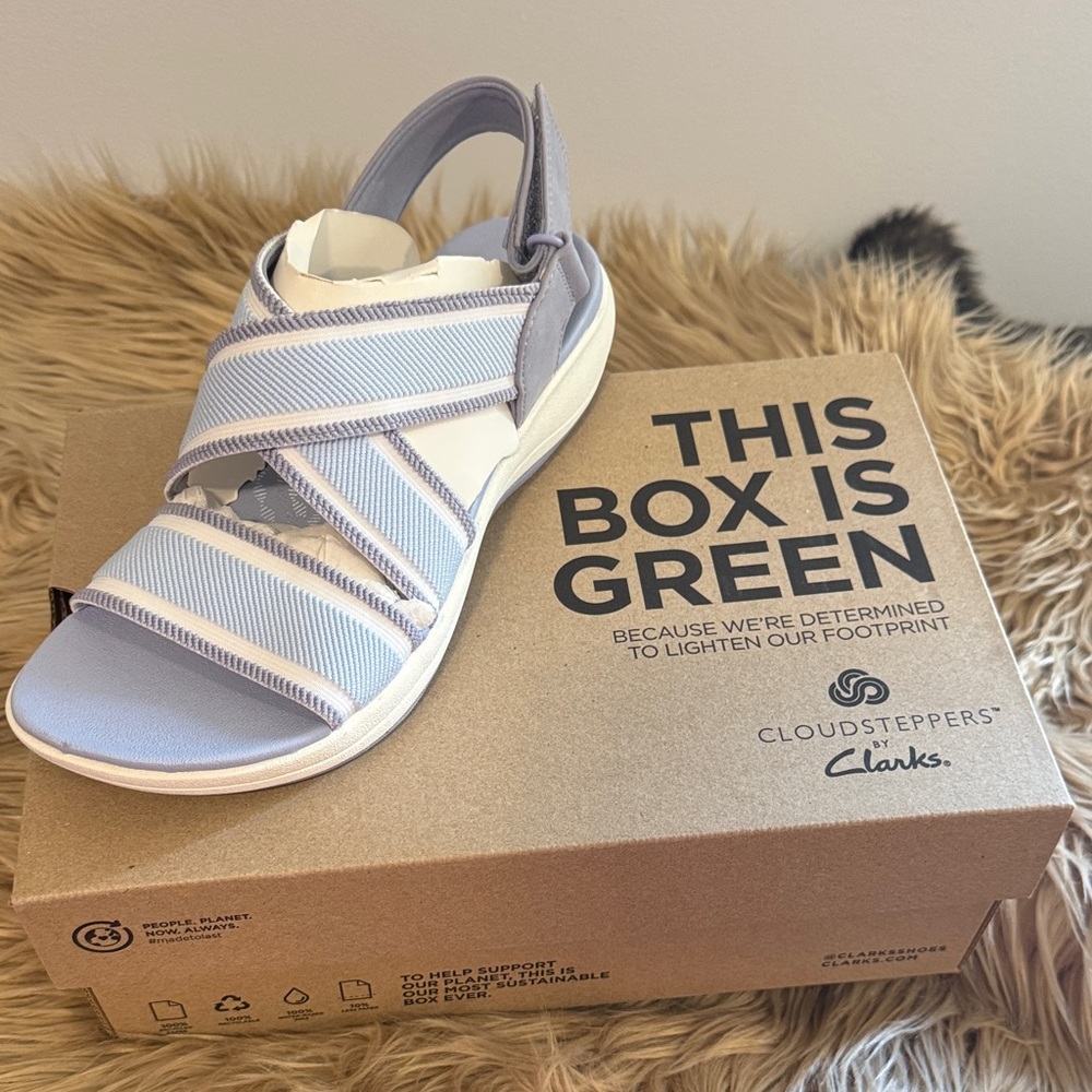 Clarks Women's Cloud Stepper Sandals - lavender and White